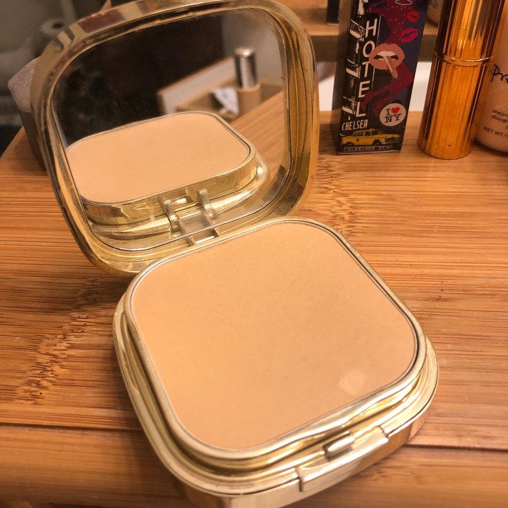 Dolce and Gabbana foundation caramel 110